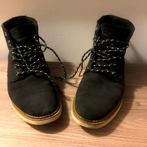 Toms boots classy and sporty